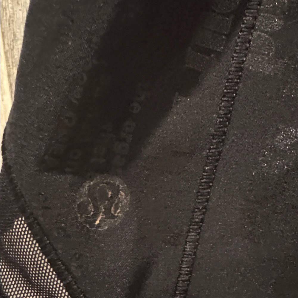 Lululemon Hotty Hot Short ll 2.5” manifesto foil Black Women's Athletic Sz 4tall - Picture 11 of 11